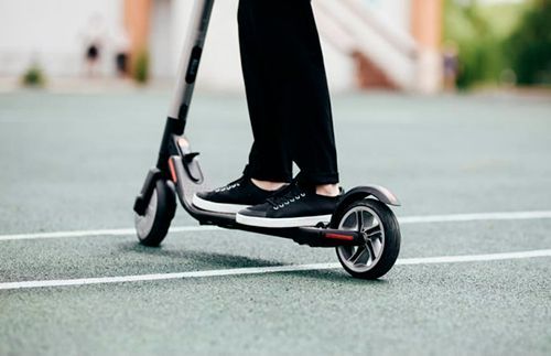 Гаджеты для электросамоката — что лучше взять с собой в дорогу?